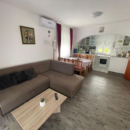 Apartmani Mirela Vrh  Esterno foto