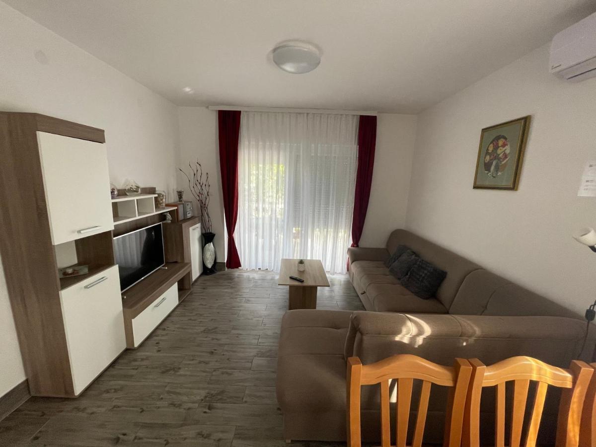 Apartmani Mirela Vrh  Esterno foto