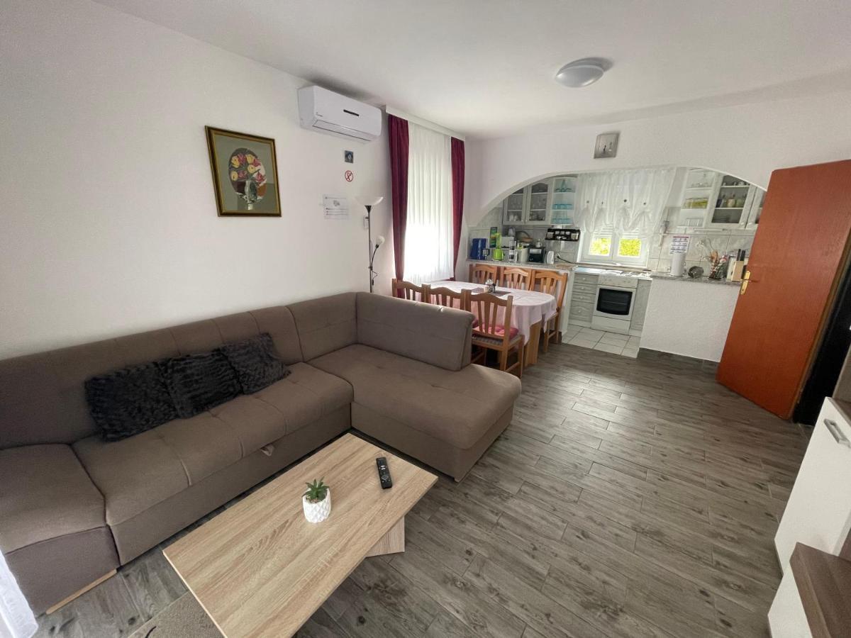 Apartmani Mirela Vrh  Esterno foto