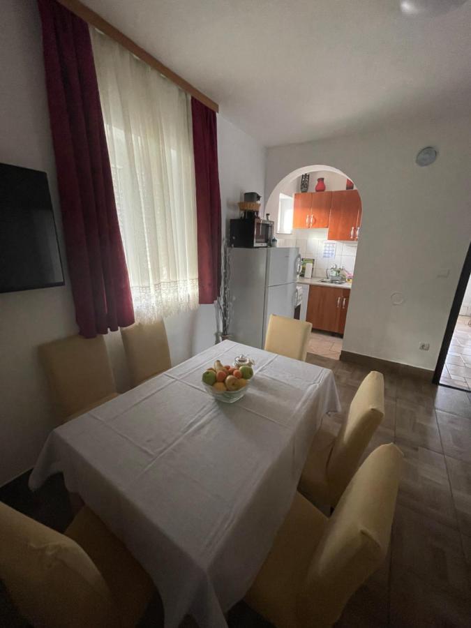 Apartmani Mirela Vrh  Esterno foto