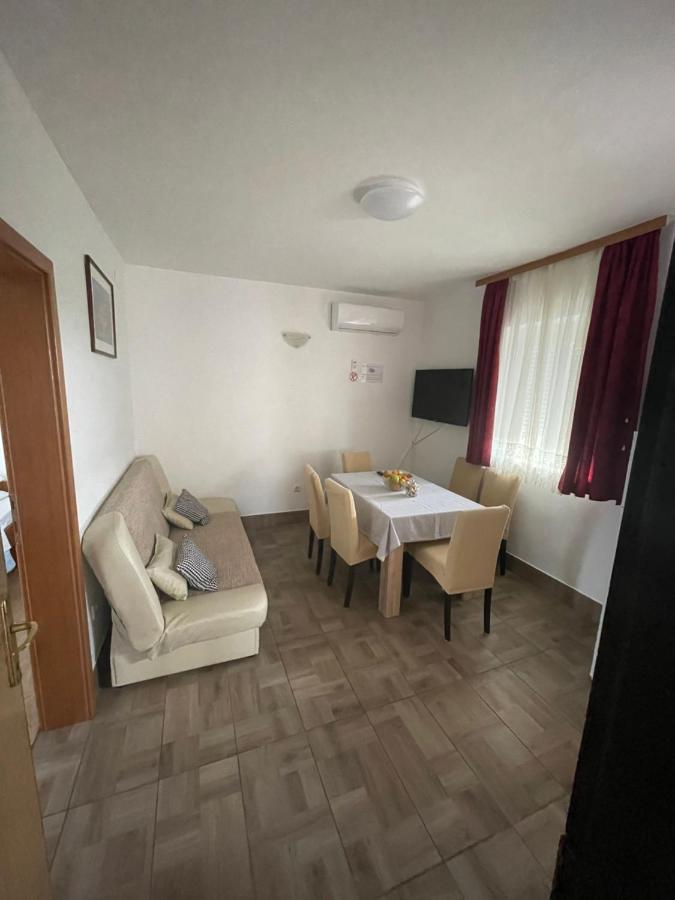 Apartmani Mirela Vrh  Esterno foto