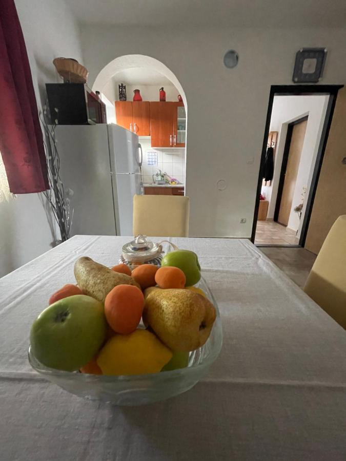 Apartmani Mirela Vrh  Esterno foto